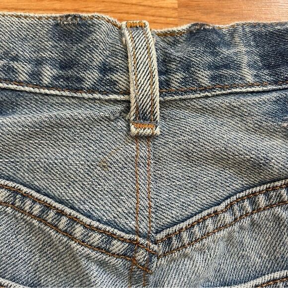 VINTAGE LEVI’S Cut Off Distressed Studded Denim Shorts Reworked Sz 30 - Picture 5 of 6